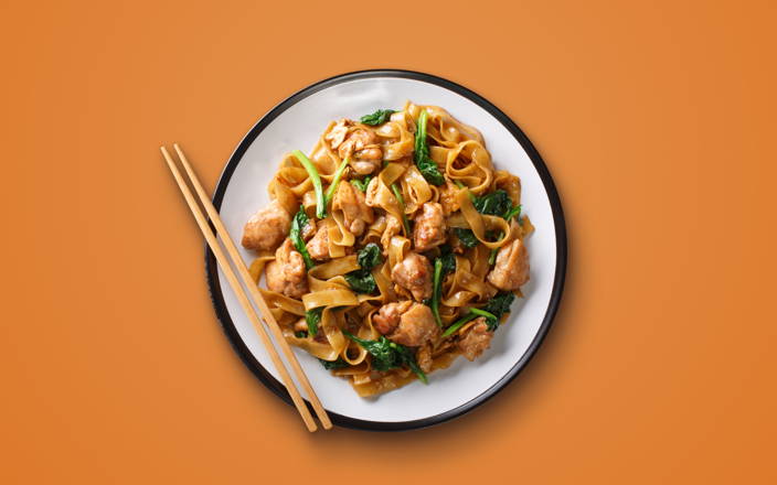 Thai Pad See Ew noodles with chicken and vegetables (preview)
