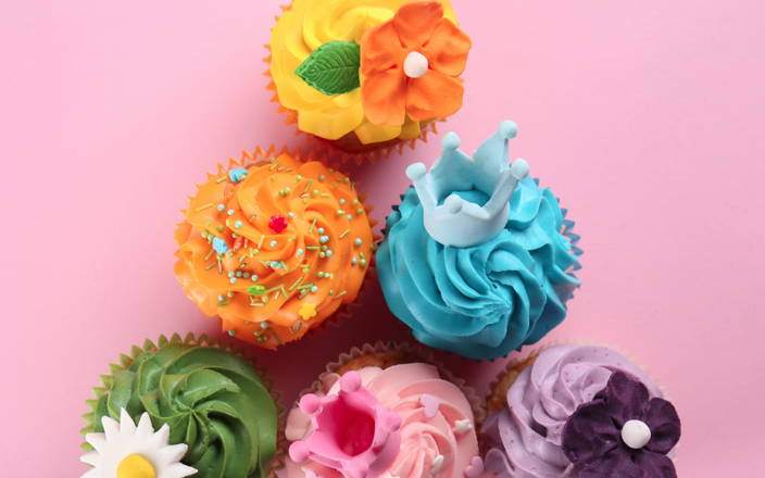Decorated cupcakes against a pink background (preview)